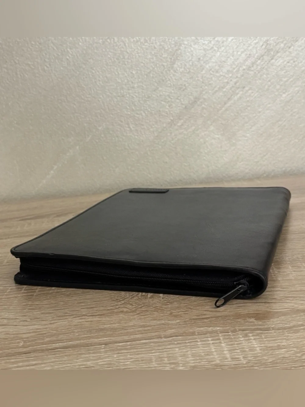 Perry Ellis Vintage Black Leather Round Zipper Document Portfolio Organizer